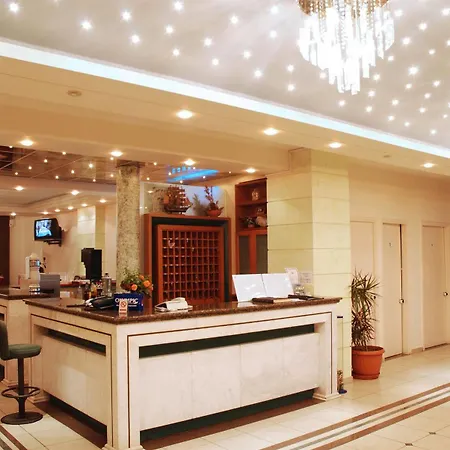 Commodore Hotel 3*