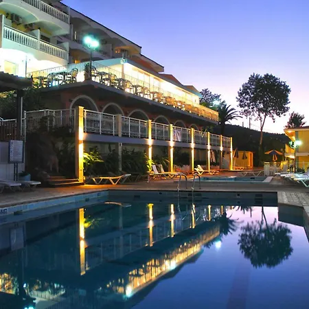 Commodore Hotel 3*